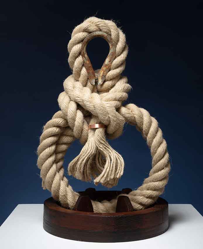 LR Vandy, Dancing in Time: Vogue, 2024. Sisal rope, wood and metal 40 x 28.5 x 23.5 cm 