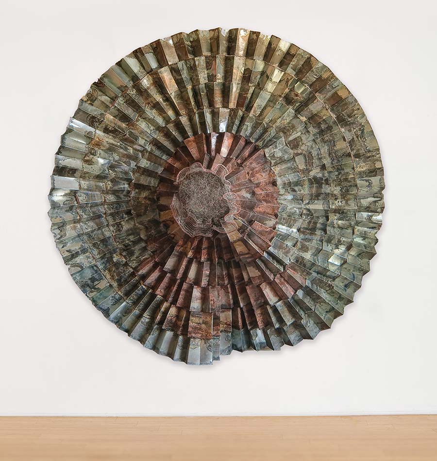 Naomi Wanjinku Gakunga, Ndumo - The Girls' Dance, 2015. Sheet metal and steel wire, 295 x 295 x 31 cm. 