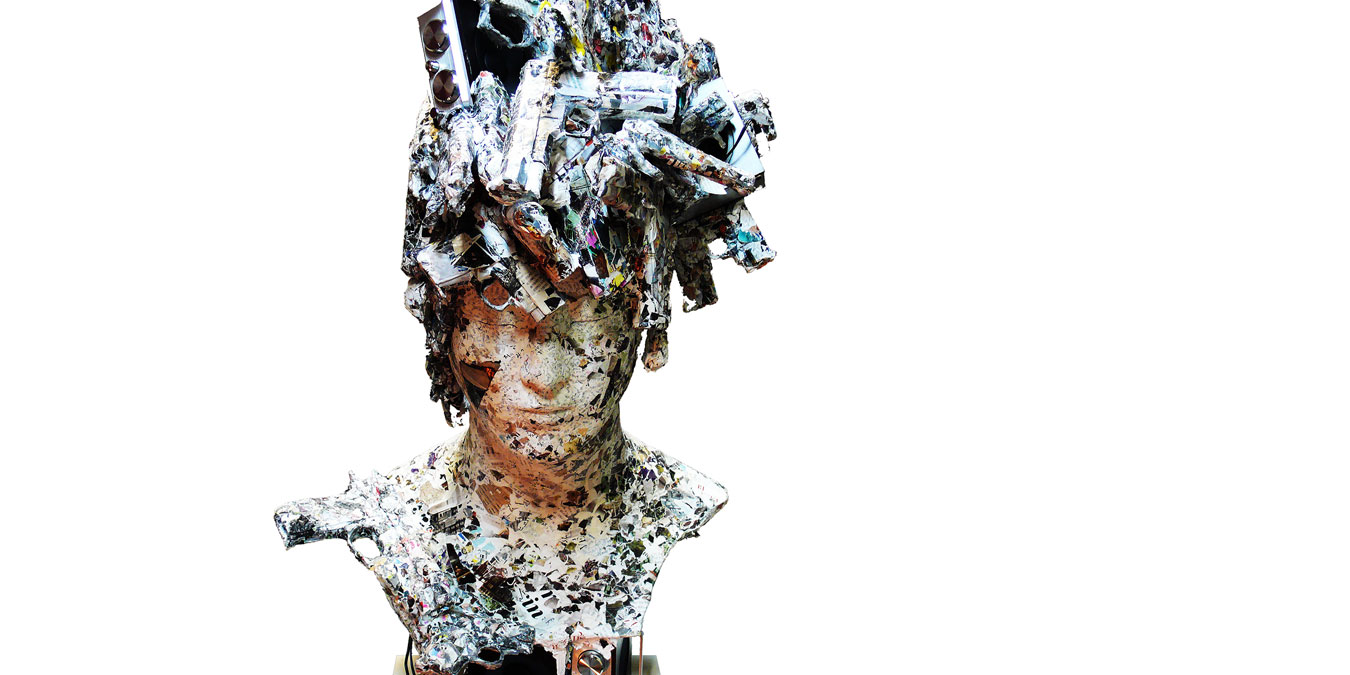 Gyeong Yoon An, Medusa, 2013. Mixed media, 81 x 48 x 39 cm.