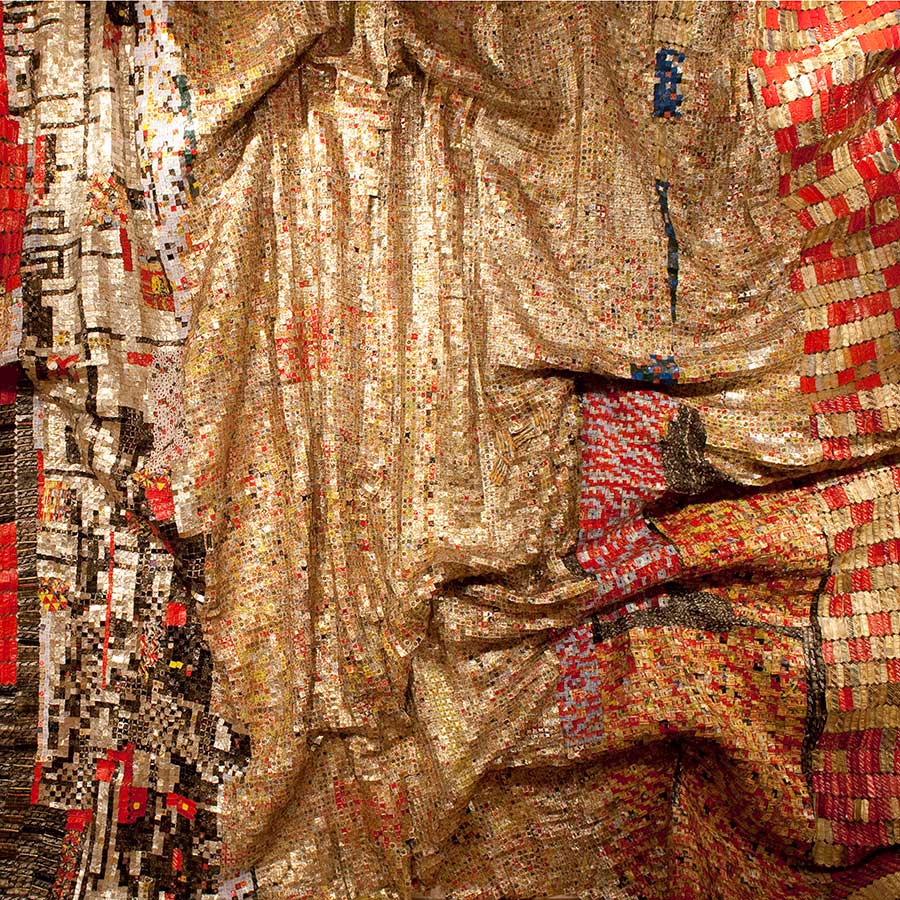 El Anatsui, In the World But Don't Know the World? (detail), 2009.Aluminium and copper wire, 1000 x 560 cm.