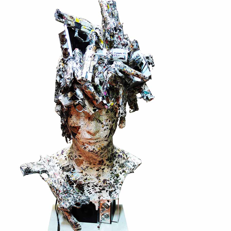 Gyeong Yoon An, Medusa, 2013. Mixed media, 81 x 48 x 39 cm.